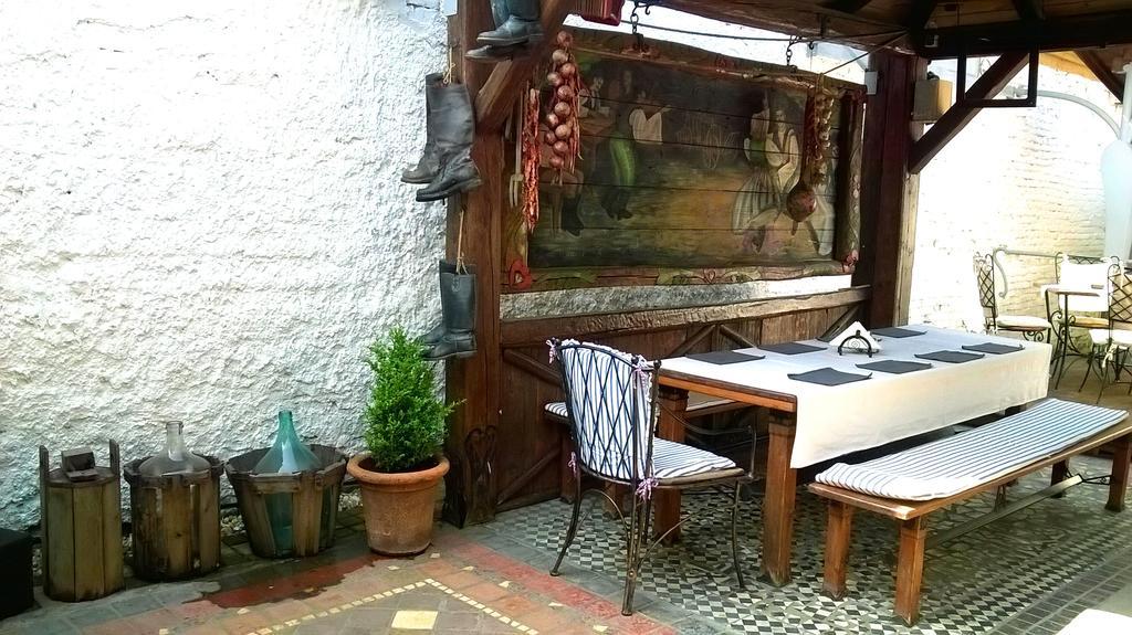 Penzion A Restauracia Toldi Galanta Eksteriør billede